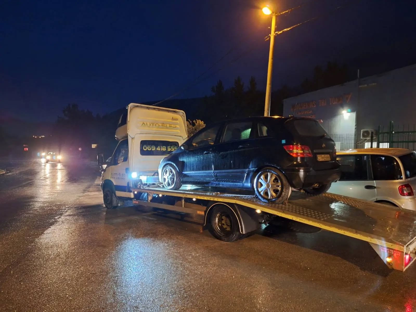 Siguran transport vozila šlep službom